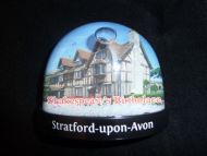 Shakespeares Birthplace snowglobe magnet